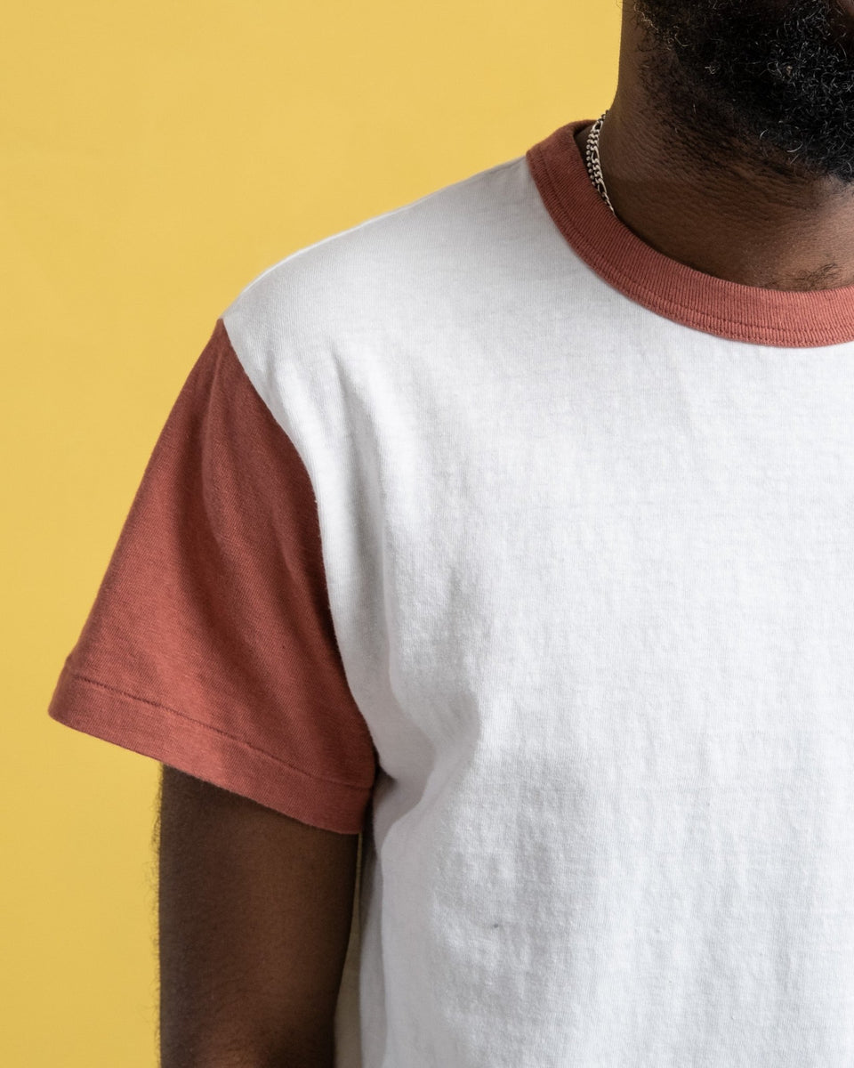 La'ie SS T-Shirt Off White / Spiced Apple Brooklyn Robins by