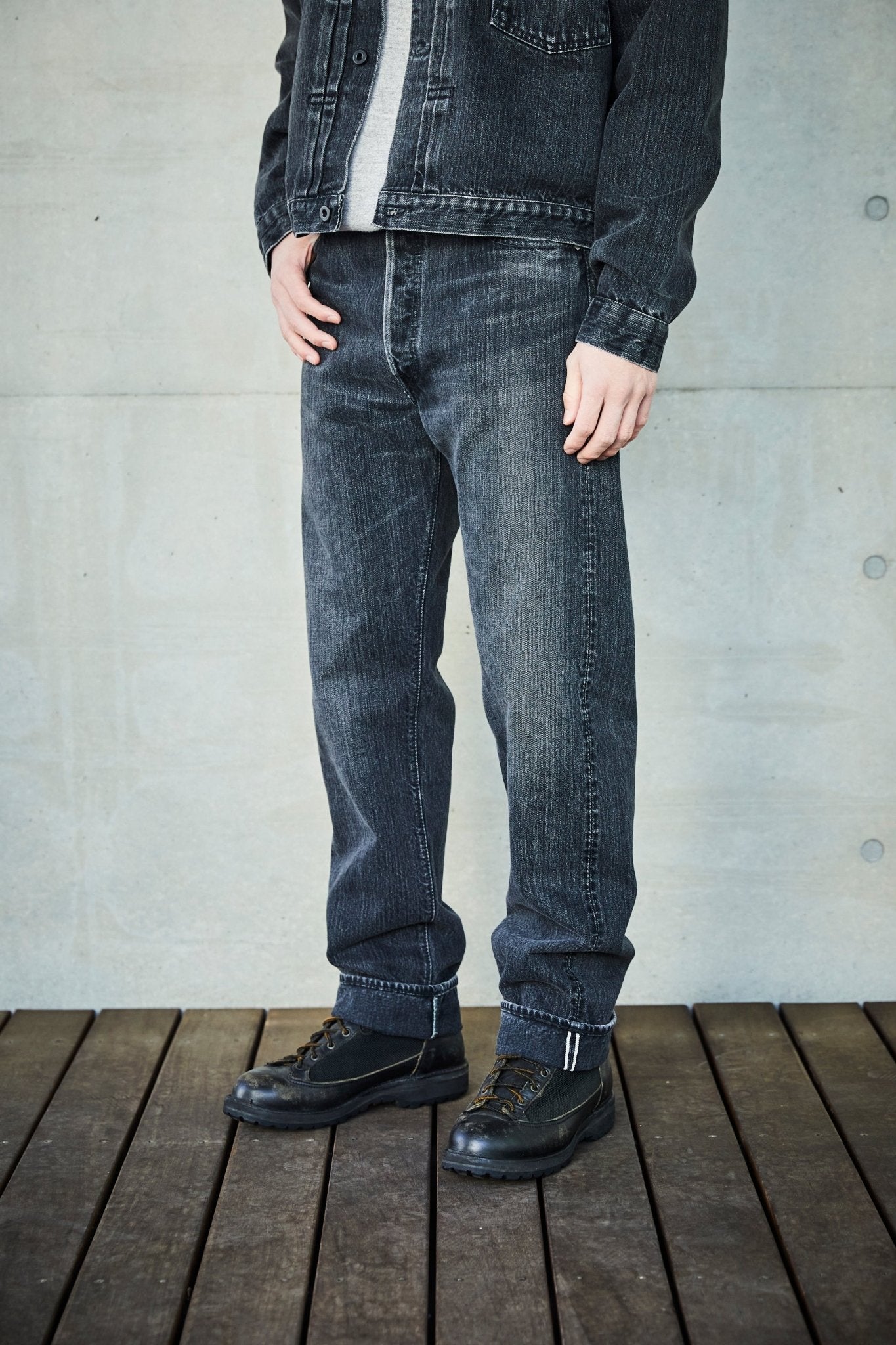 105 STANDARD SELVEDGE BLACK DENIM STONE - Meadow