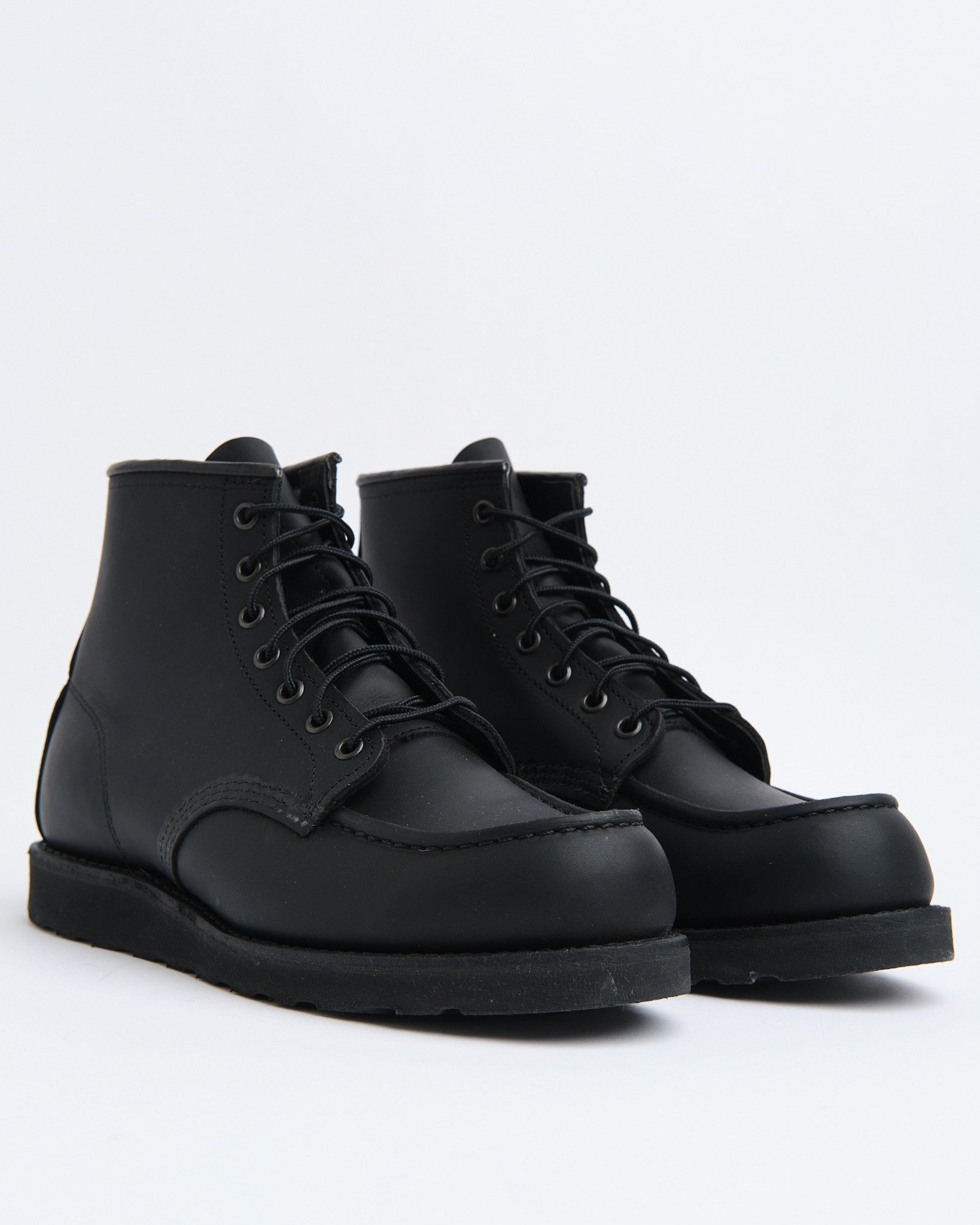 8075 Black Harness Classic Moc Toe - Meadow