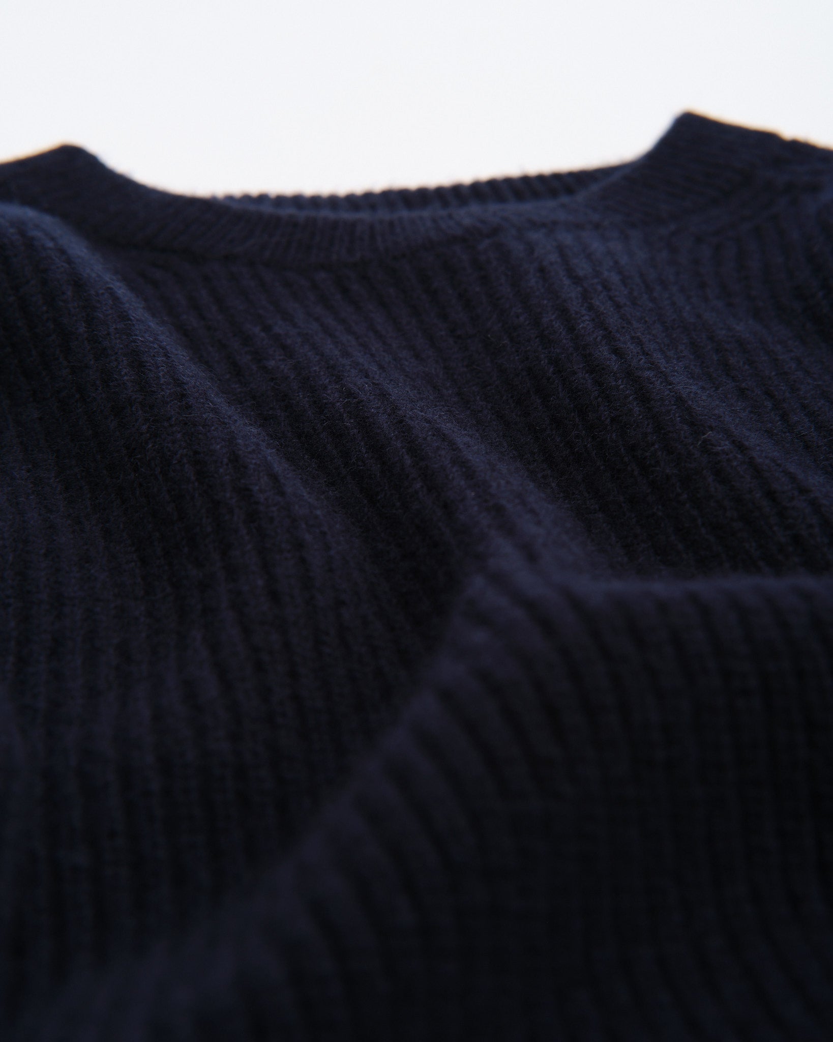 LOCC02 Ribbed Cashmere Crew Pullover Dark Navy - Meadow