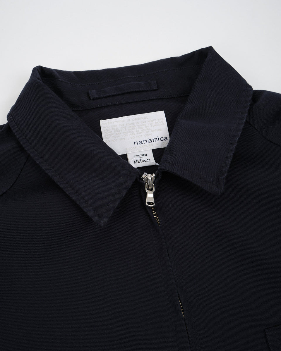 GORE-TEX INFINIUM Windstopper Chino Crew Jacket Navy av Nanamica ️ Meadow