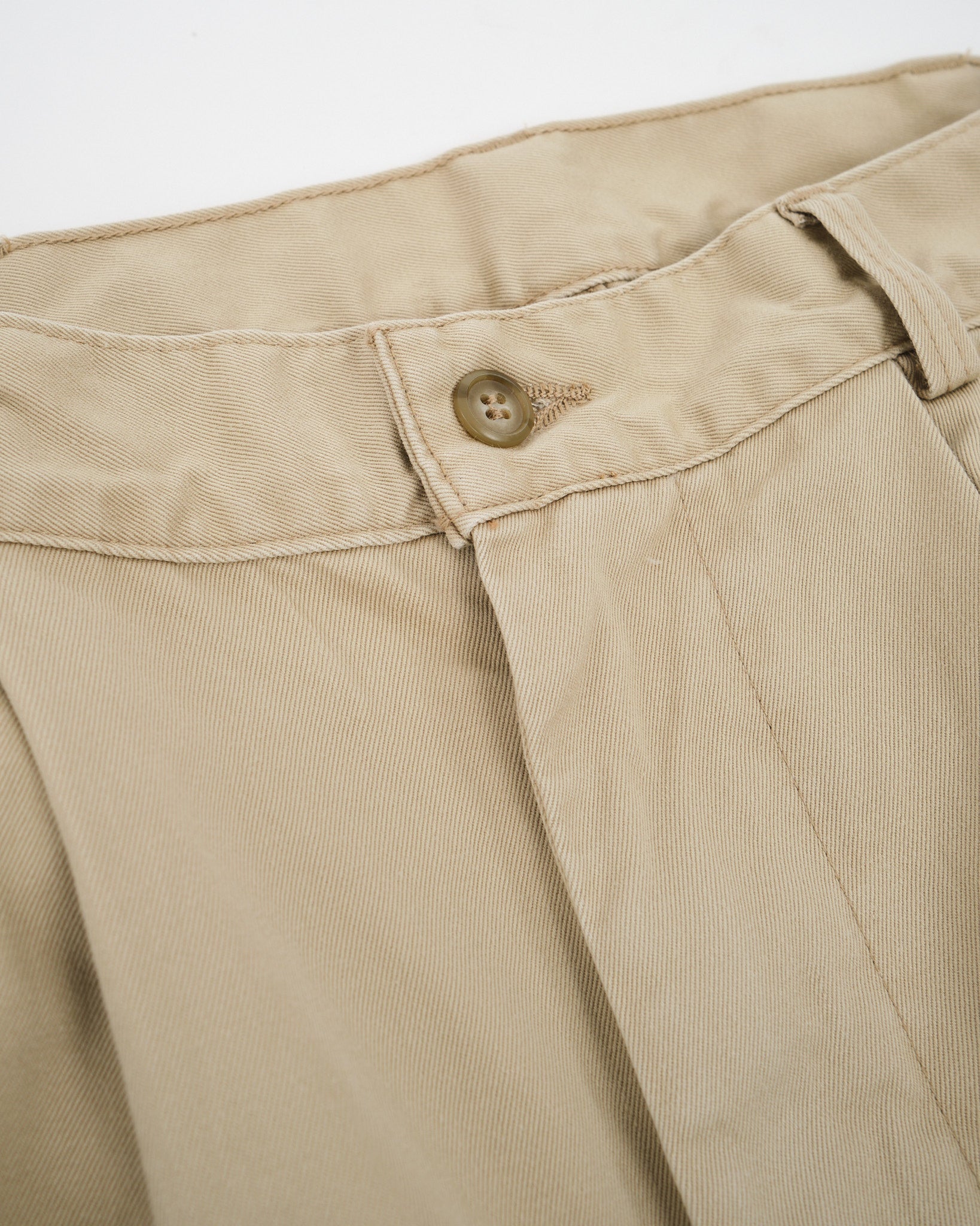 TWO TUCK WIDE TROUSERS KHAKI